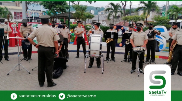 Banda musical de zona 1 de la policía brindó retreta