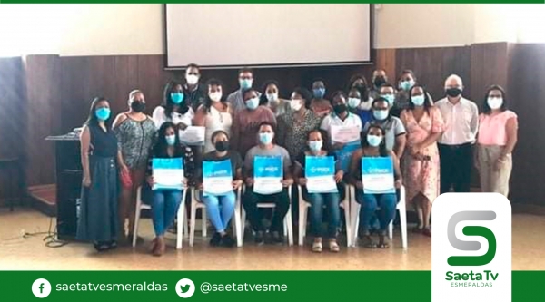 PUCESE entrega reconocimiento a estudiantes que apoyaron jornada de salud ocupacional al personal de la sede