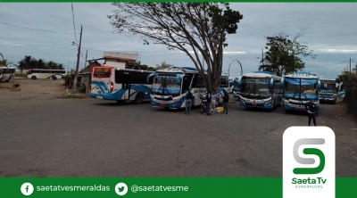 Transporte urbano se paralizó buscando incremento de pasajes