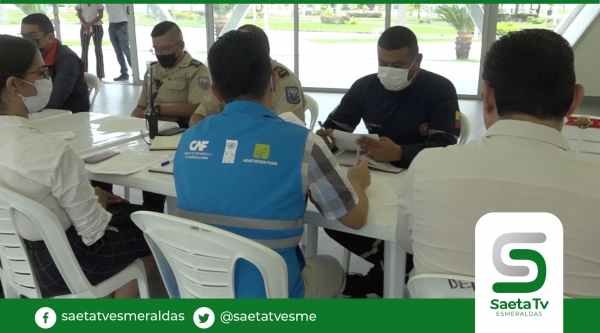 Bomberos de Esmeraldas presentes en sesión de Consejo de Seguridad Cantonal