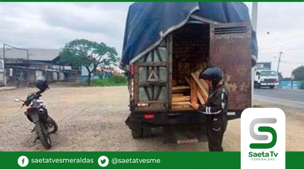 Detienen 15 metros cúbicos de balsa en la vía Durán -Yaguachi