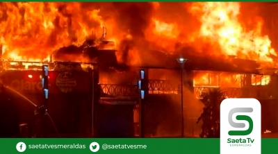 Incendio en el centro del Puyo arrasó con varios inmuebles