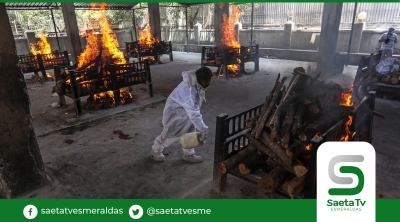 La India crema sus muertos en las calles