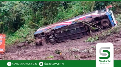 2 fallecidos y 13 heridos en accidente de bus en Guayllabamba en la y de Cusubamba