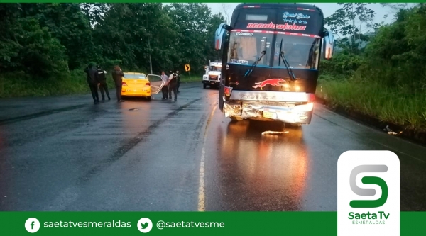 Bus de Occidental choca contra un taxi y deja una señora fallecida