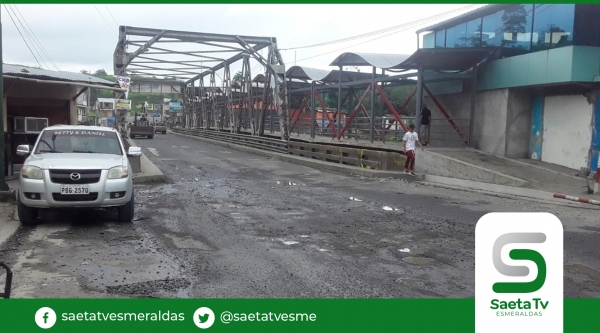 Pésimo estado de vía cercana al puente de Viche